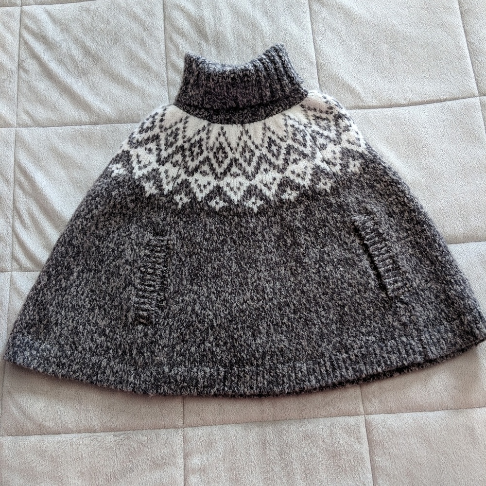 Girls OshKosh Sweater Cloak 3T NWOT